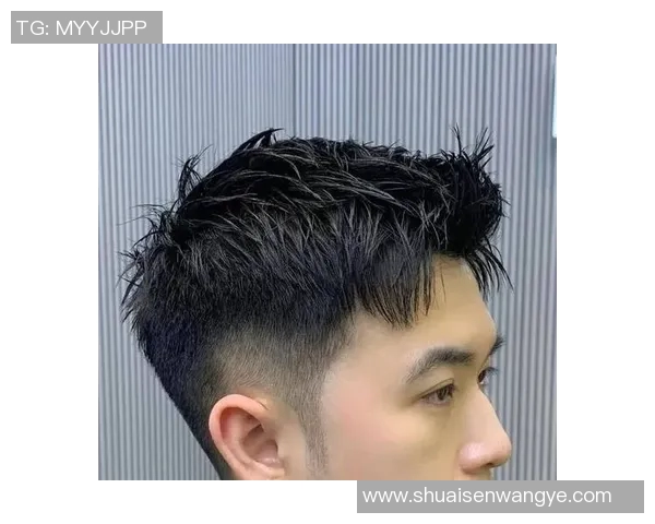 足球明星的爆炸发型男生如何打造个性时尚造型指南