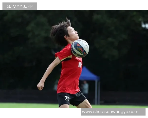 上海足球队的力量变革引发热议探索新阶段的崛起与挑战